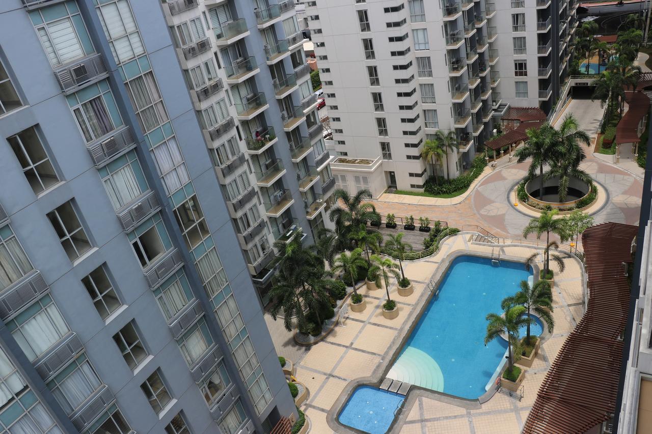 One Palm Tree Villas Manila Esterno foto